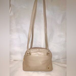 Vintage Etienne Aigner tan leather zipper closure shoulder bag, gold hardware